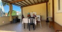 12A – GIUGNO E SETTEMBRE- VADA, TRILOCALE CON TERRAZZA