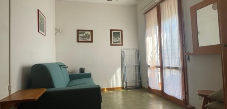 68A – 17/31 AGOSTO – Vada, Trilocale con posto auto