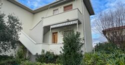 64A – MAGGIO, 1-13 GIUGNO, SETTEMBRE , VADA, Trilocale fronte mare