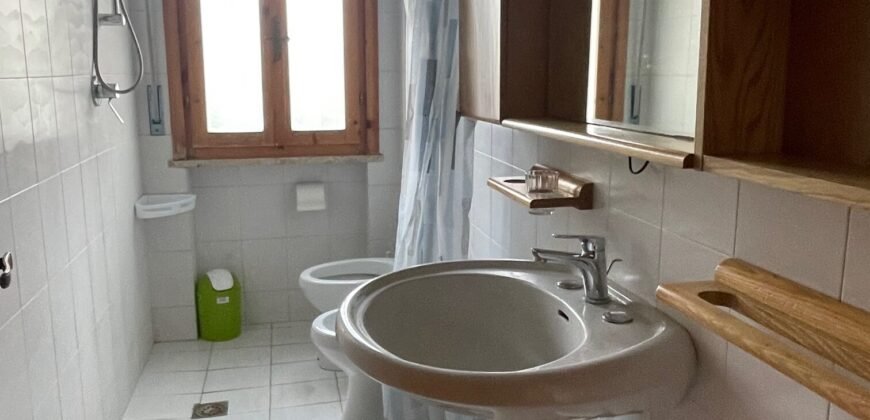 64A – MAGGIO, 1-13 GIUGNO, SETTEMBRE , VADA, Trilocale fronte mare