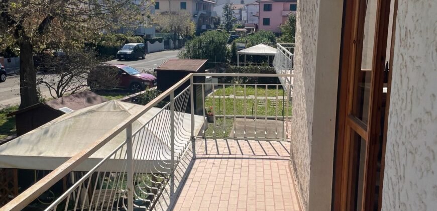 106A – MAGGIO E GIUGNO – Vada, 8 posti a 250 m dal mare