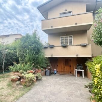 30V – VADA, PROPRIETA’ COMPOSTA DA DUE APPARTAMENTI