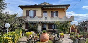 19V – VADA, VILLA BIFAMILIARE IN CAMPAGNA