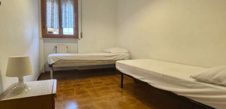 44A – VADA,  6 POSTI LETTO CON POSTO AUTO.