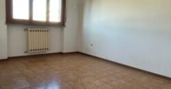 6V – VADA, AMPIO QUATTRO VANI CON MAGAZZINO E POSTO AUTO