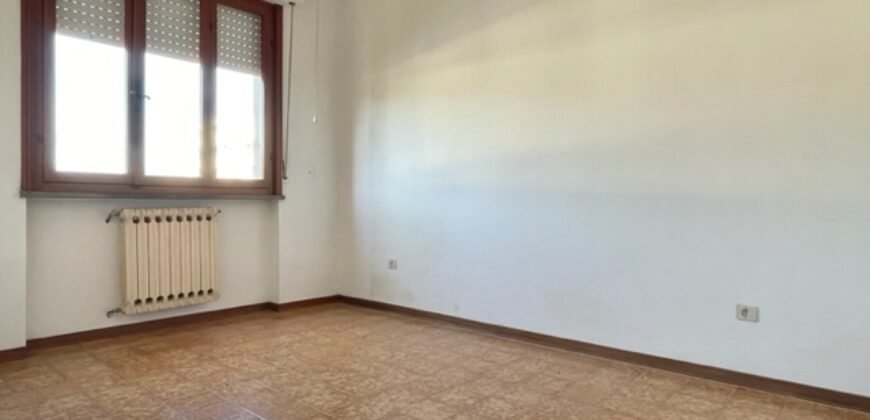6V – VADA, AMPIO QUATTRO VANI CON MAGAZZINO E POSTO AUTO