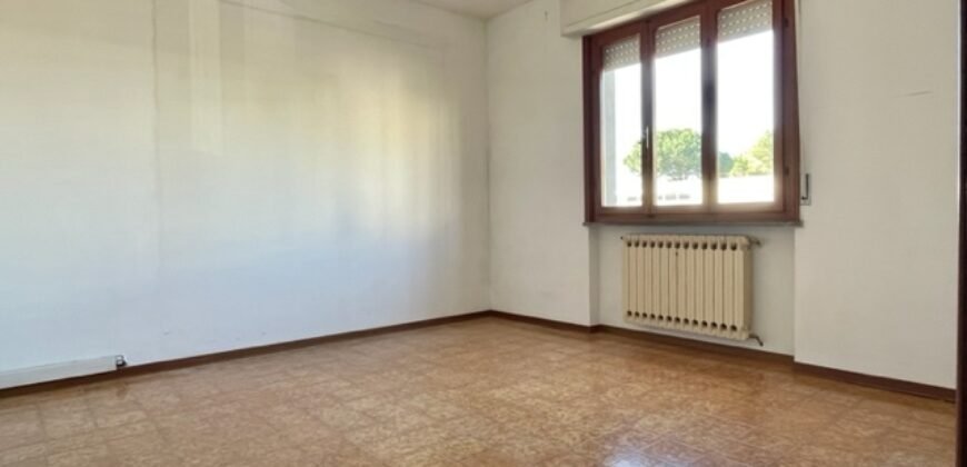 6V – VADA, AMPIO QUATTRO VANI CON MAGAZZINO E POSTO AUTO
