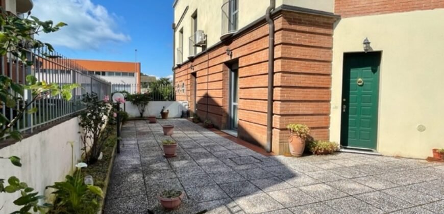 27V – VADA, TERRATETTO CON AMPIO GIARDINO