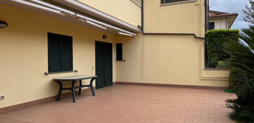 109A – LUGLIO E AGOSTO – VADA, 4 POSTI CON GIARDINO