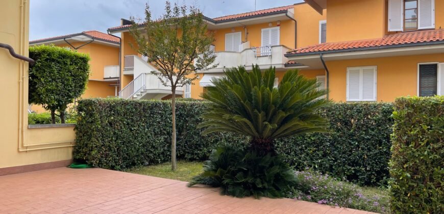 109A – LUGLIO E AGOSTO – VADA, 4 POSTI CON GIARDINO
