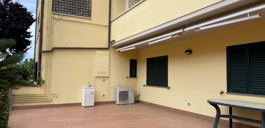 109A – LUGLIO E AGOSTO – VADA, 4 POSTI CON GIARDINO