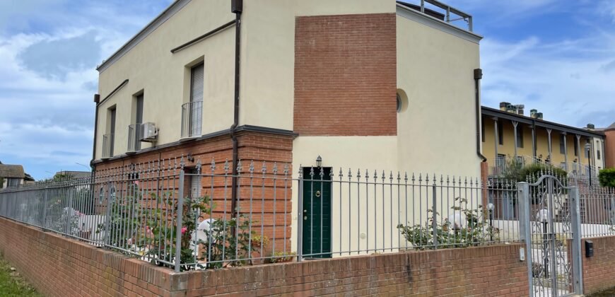 27V – VADA, TERRATETTO CON AMPIO GIARDINO