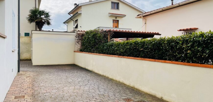 8V – VADA, TRILOCALE COME NUOVO