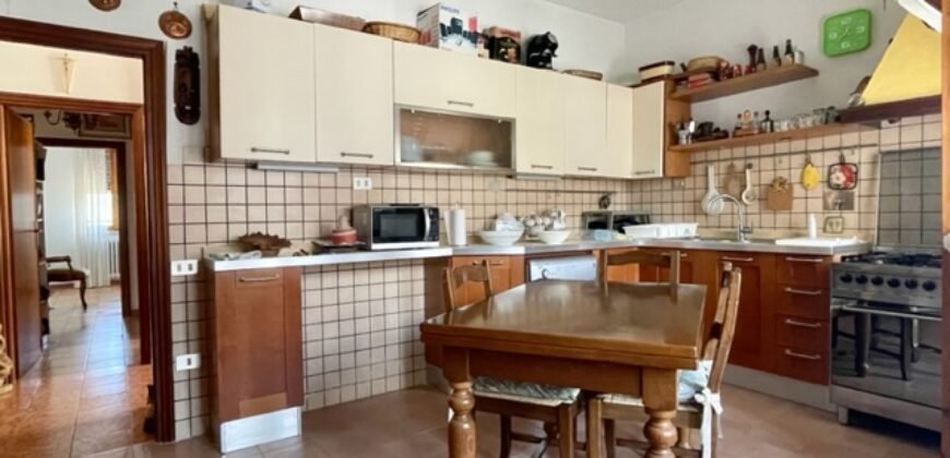 6V – NOSTRA ESCLUSIVA!!! SPLENDIDO 5 VANI CON GIARDINO
