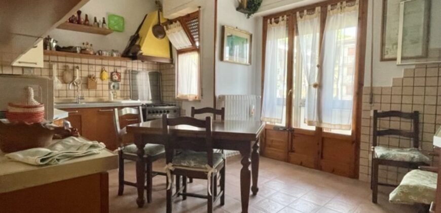 6V – NOSTRA ESCLUSIVA!!! SPLENDIDO 5 VANI CON GIARDINO