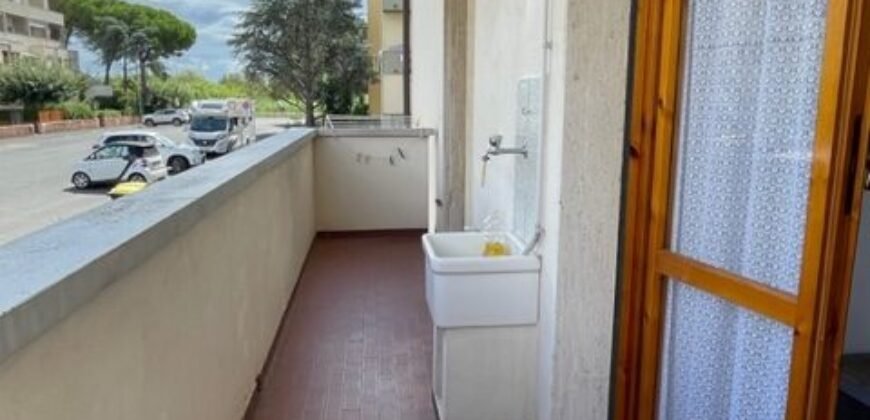 23V – VADA, BILOCALE CON RIMESSA E POSTO AUTO