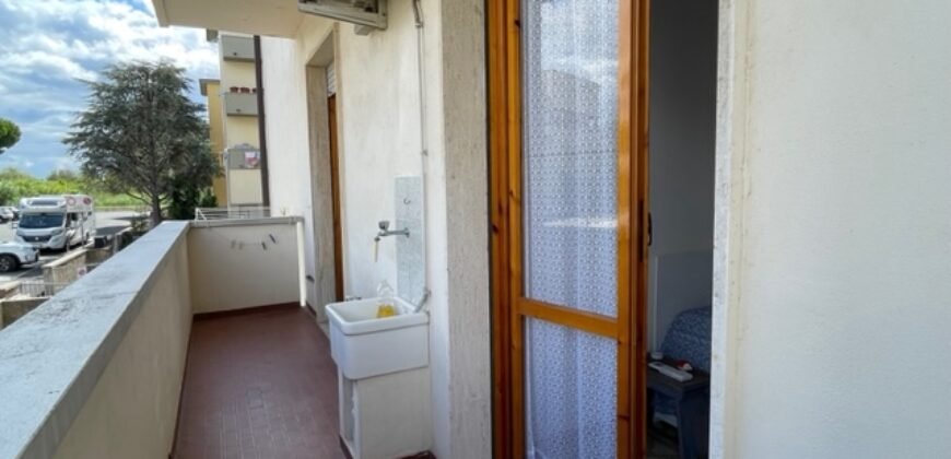 23V – VADA, BILOCALE CON RIMESSA E POSTO AUTO