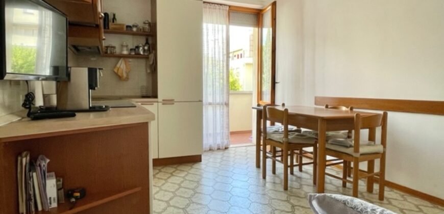23V – VADA, BILOCALE CON RIMESSA E POSTO AUTO