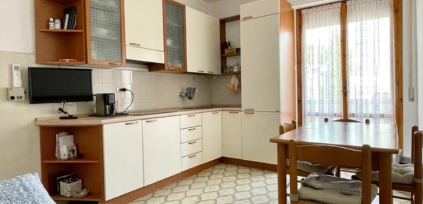 23V – VADA, BILOCALE CON RIMESSA E POSTO AUTO
