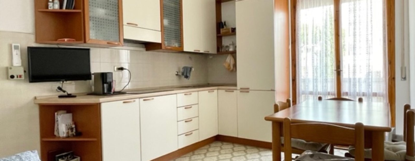 23V – VADA, BILOCALE CON RIMESSA E POSTO AUTO
