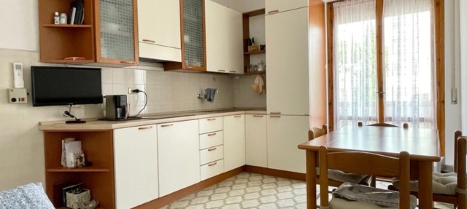 23V – VADA, BILOCALE CON RIMESSA E POSTO AUTO