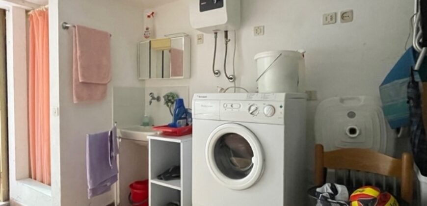 23V – VADA, BILOCALE CON RIMESSA E POSTO AUTO