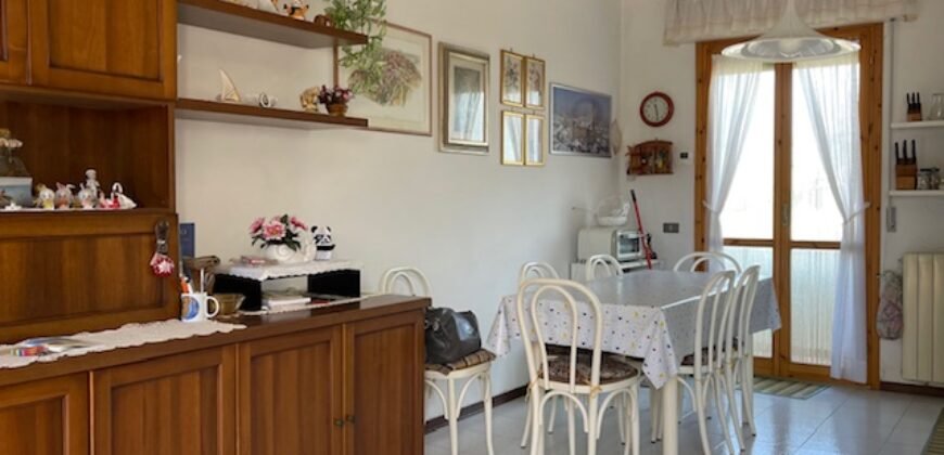 11V – VADA, TERRATETTO ANGOLARE CON GIARDINO E GARAGE