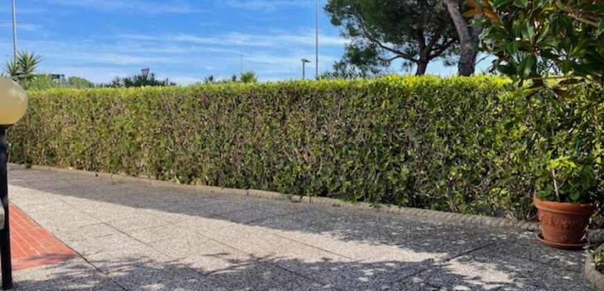 11V – VADA, TERRATETTO ANGOLARE CON GIARDINO E GARAGE