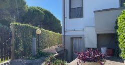11V – VADA, TERRATETTO ANGOLARE CON GIARDINO E GARAGE