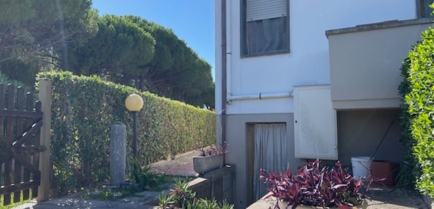 11V – VADA, TERRATETTO ANGOLARE CON GIARDINO E GARAGE