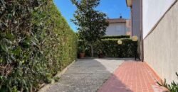 11V – VADA, TERRATETTO ANGOLARE CON GIARDINO E GARAGE