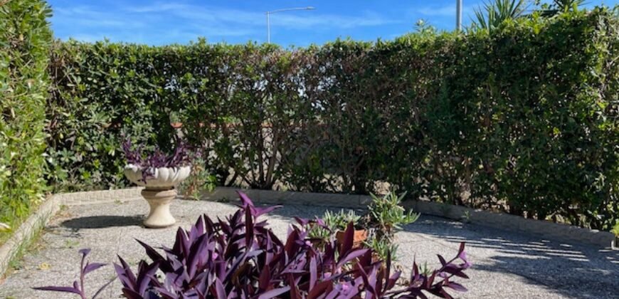 11V – VADA, TERRATETTO ANGOLARE CON GIARDINO E GARAGE