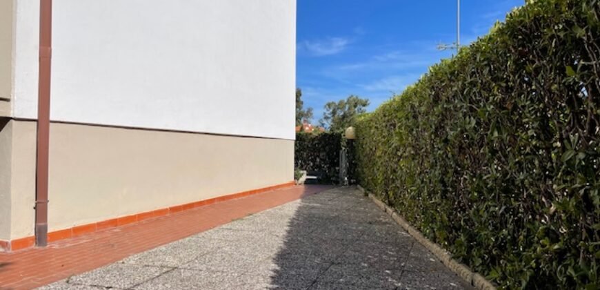 11V – VADA, TERRATETTO ANGOLARE CON GIARDINO E GARAGE