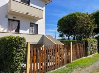 11V – VADA, TERRATETTO ANGOLARE CON GIARDINO E GARAGE