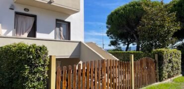 11V – VADA, TERRATETTO ANGOLARE CON GIARDINO E GARAGE