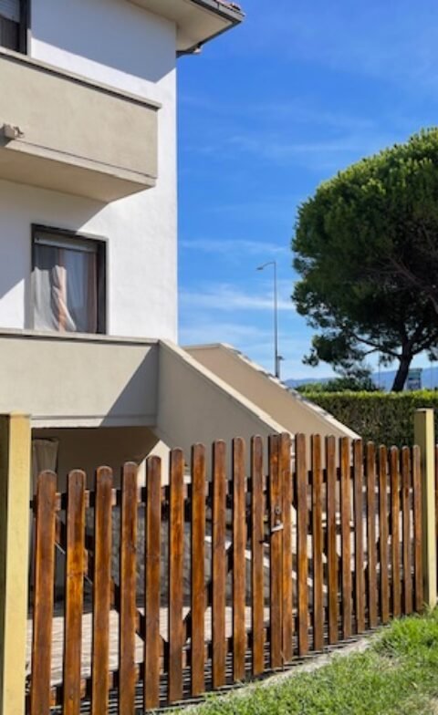 11V – VADA, TERRATETTO ANGOLARE CON GIARDINO E GARAGE