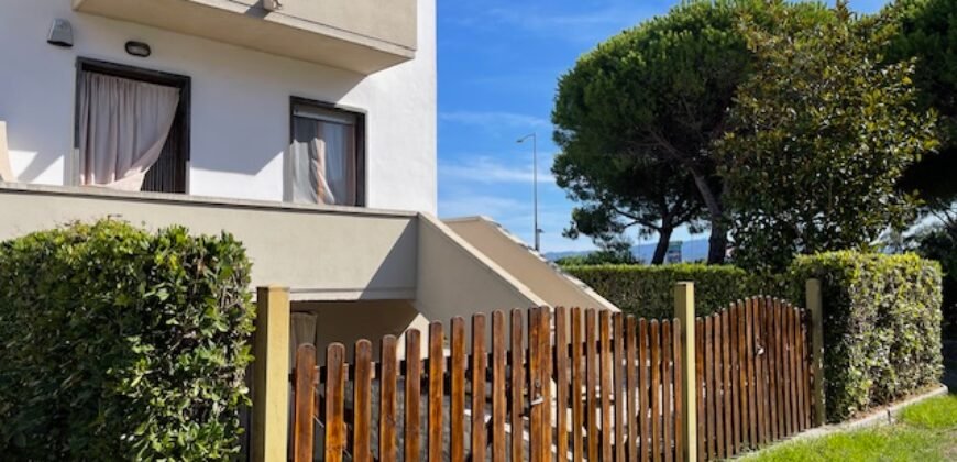 11V – VADA, TERRATETTO ANGOLARE CON GIARDINO E GARAGE