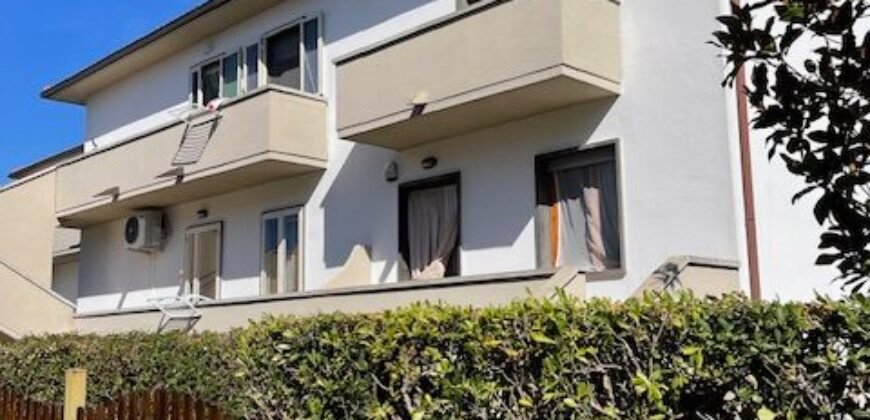 11V – VADA, TERRATETTO ANGOLARE CON GIARDINO E GARAGE