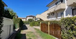 11V – VADA, TERRATETTO ANGOLARE CON GIARDINO E GARAGE