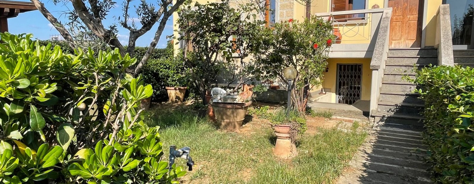 14V – VADA, APPARTAMENTO CON GARAGE/TAVERNA E GIARDINO