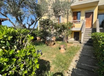 14V – VADA, APPARTAMENTO CON GARAGE/TAVERNA E GIARDINO