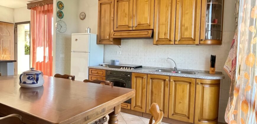 14V – VADA, APPARTAMENTO CON GARAGE/TAVERNA E GIARDINO