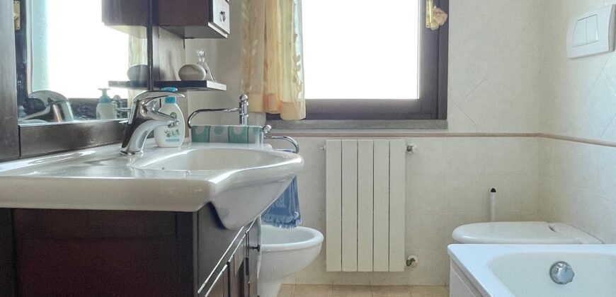 14V – VADA, APPARTAMENTO CON GARAGE/TAVERNA E GIARDINO