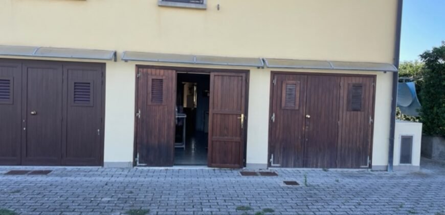 14V – VADA, APPARTAMENTO CON GARAGE/TAVERNA E GIARDINO