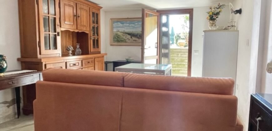 14V – VADA, APPARTAMENTO CON GARAGE/TAVERNA E GIARDINO