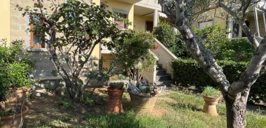 14V – VADA, APPARTAMENTO CON GARAGE/TAVERNA E GIARDINO