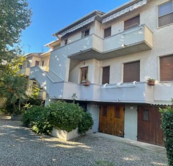 16V – VADA, TRILOCALE CON GARAGE COMUNICANTE