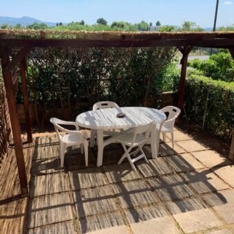 2V – VADA, MONOLOCALE CON GIARDINO  E GARAGE