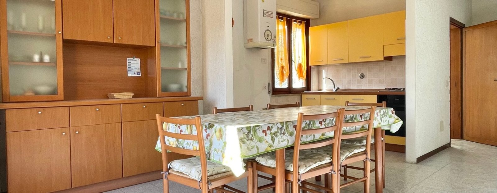 16V- MARINA DI CECINA, AMPIO TRILOCALE A 600 M DAL MARE