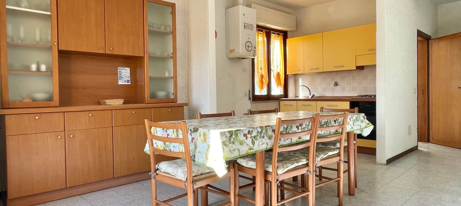 16V- MARINA DI CECINA, AMPIO TRILOCALE A 600 M DAL MARE